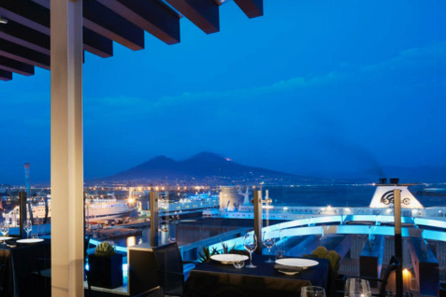 Romeo Hotel, Il Comandante