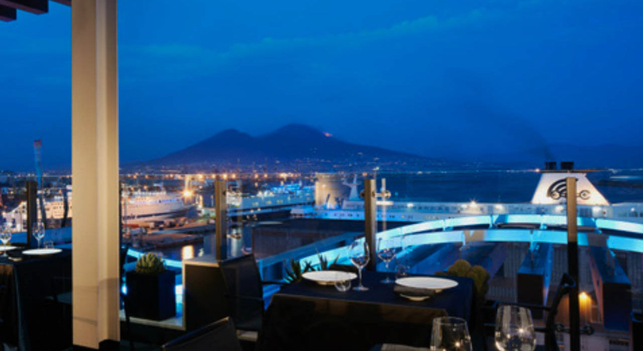 Romeo Hotel, Il Comandante