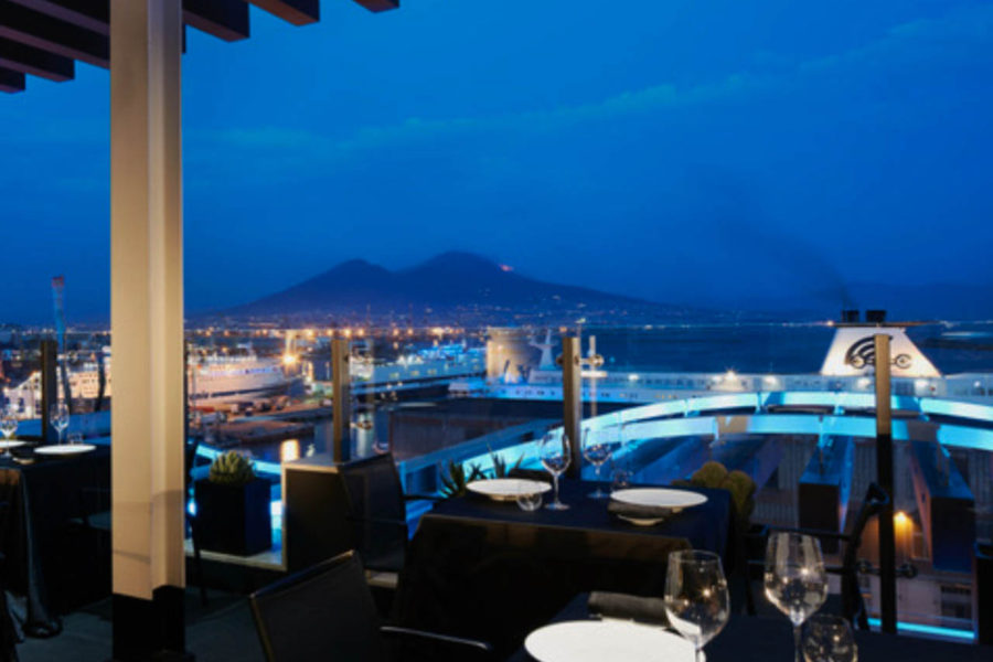 Romeo Hotel, Il Comandante