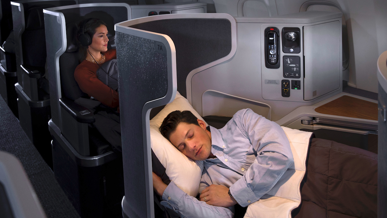 PRODOTTI FIRMATI CASPER PER AMERICAN AIRLINES James Magazine