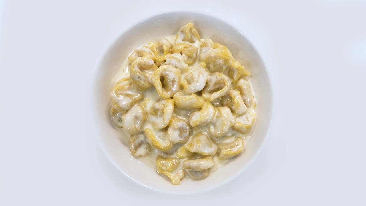 tortellino2 con il medesimo ripieno in crema di Parmigiano